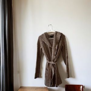 Banana republic women’s size M tan belted knit cardigan